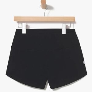 FEAT NWT Womena Black Shorts Standard 3 Pockets